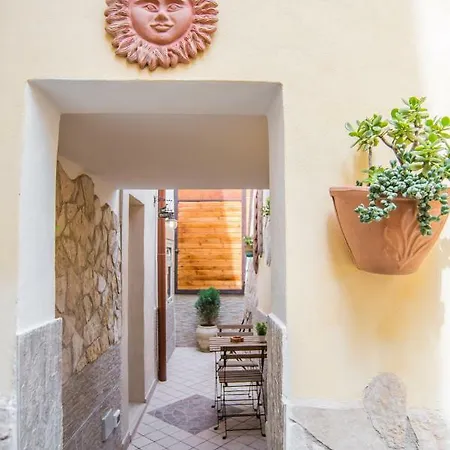 La Nicchia 2 * Noto